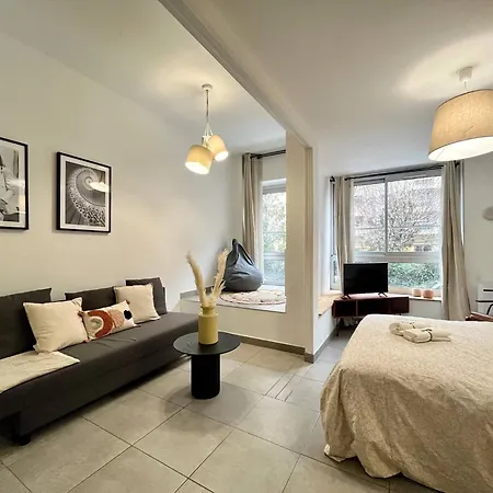 Danburry Apartment *